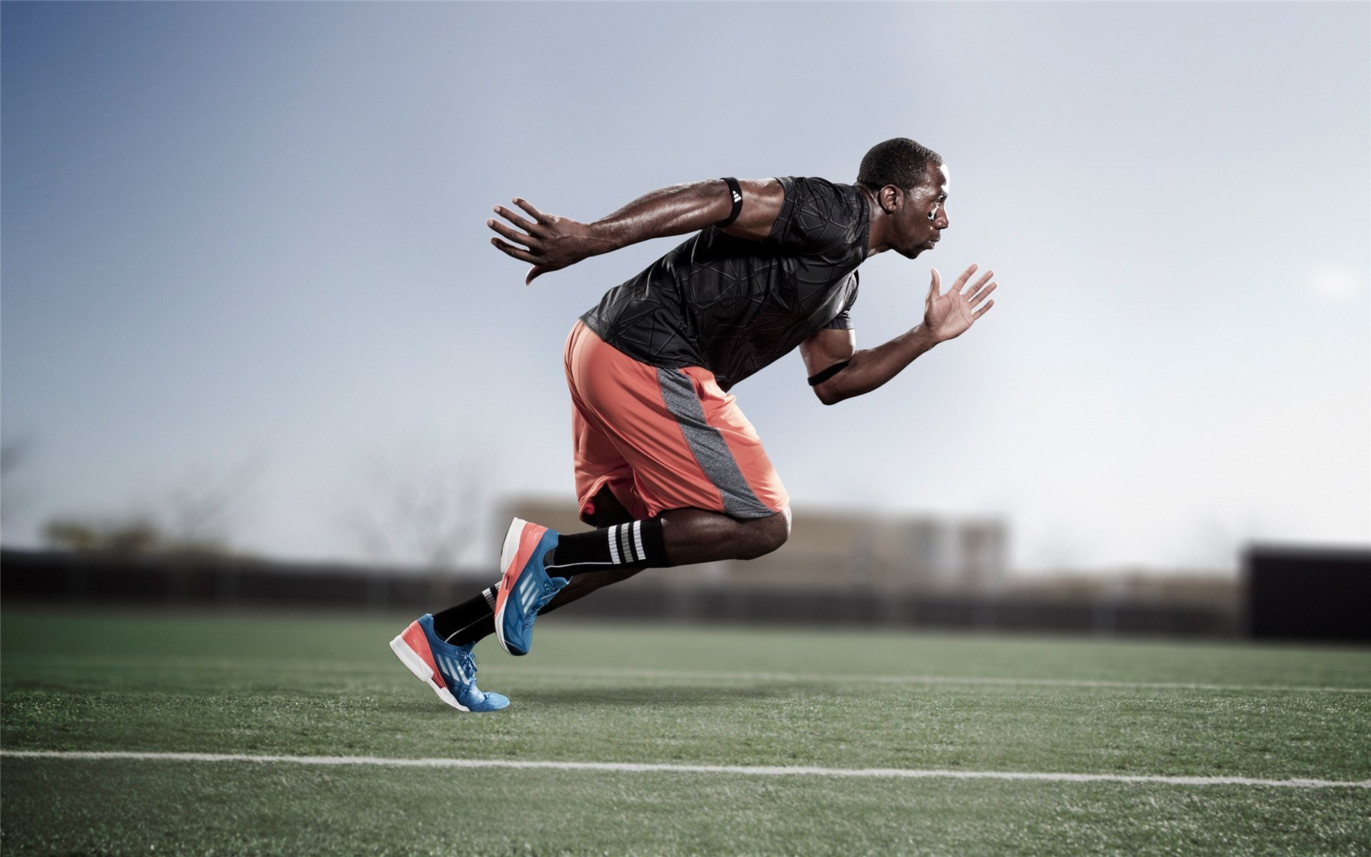 世界田径:肯尼亚运动员屡破纪录,赛场火爆非凡!,肯尼亚短跑运动员