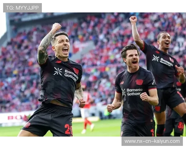 勒沃库森中前场整体移动默契，霍夫曼调度如行云流水